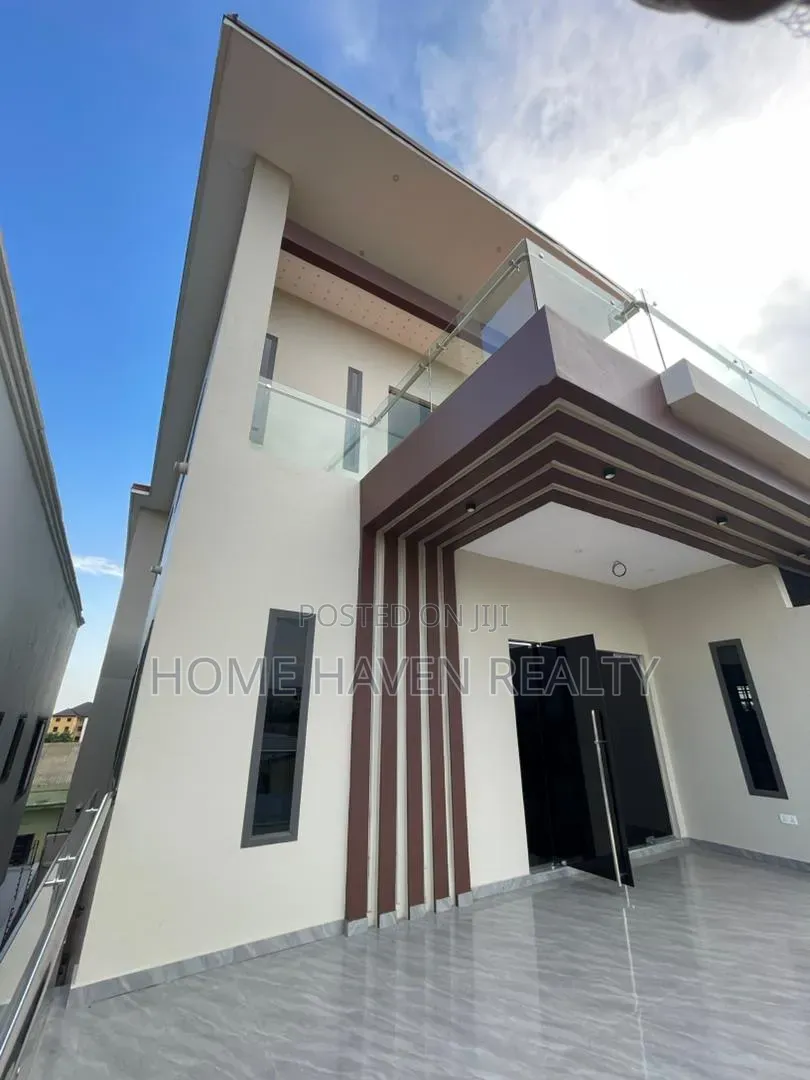 5bdrm House in Ashongman Estate, Police Station for sale