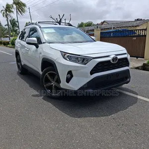 Toyota RAV4 2021 White