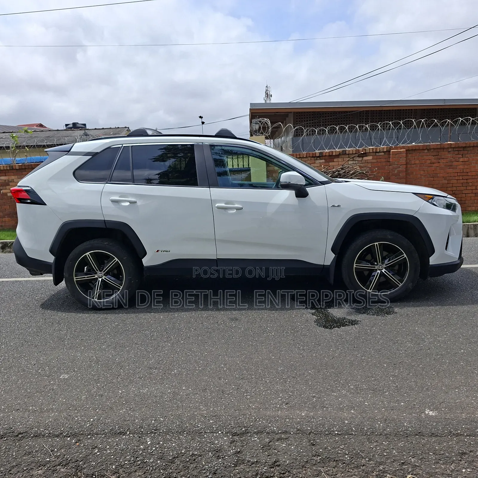 Toyota RAV4 2021 White