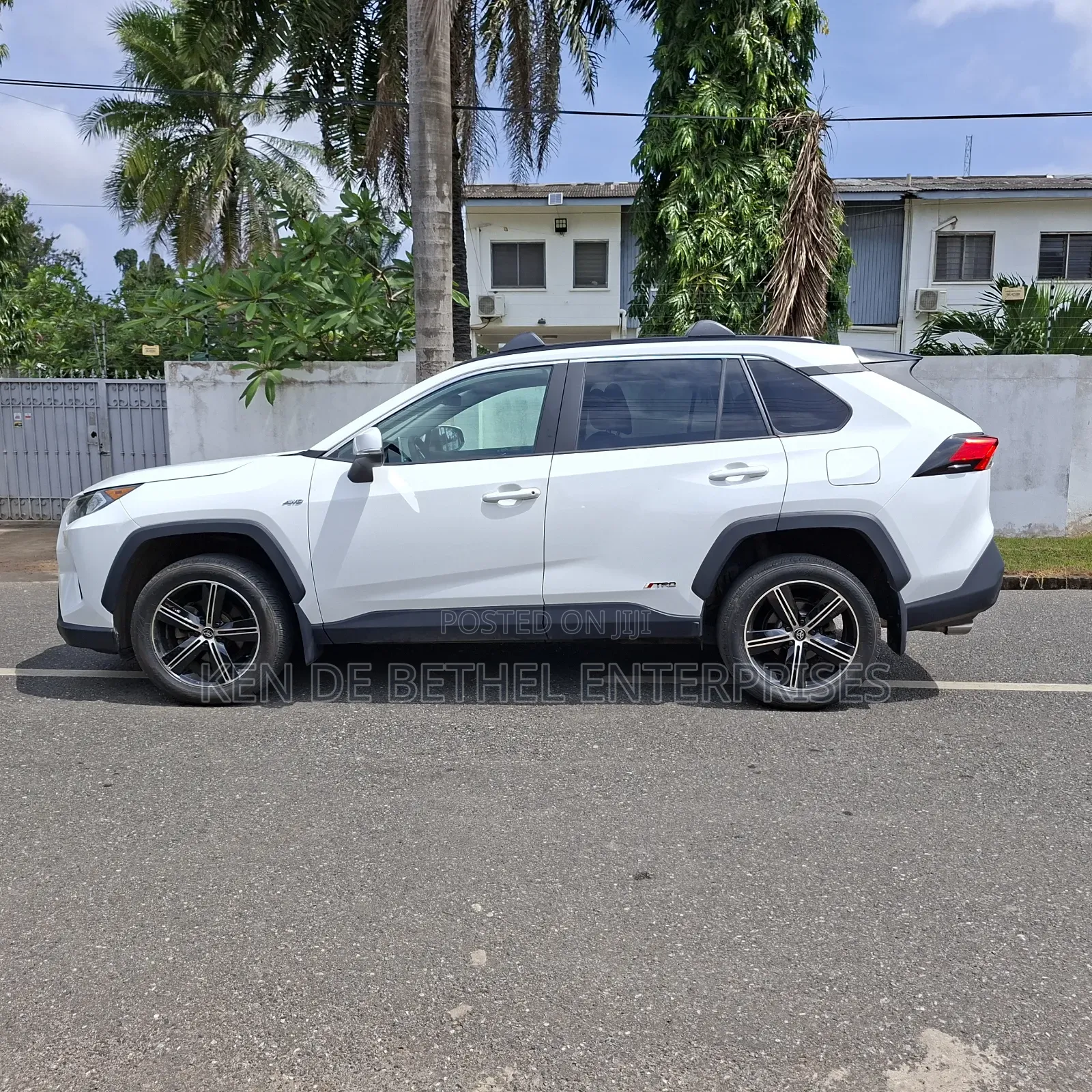 Toyota RAV4 2021 White