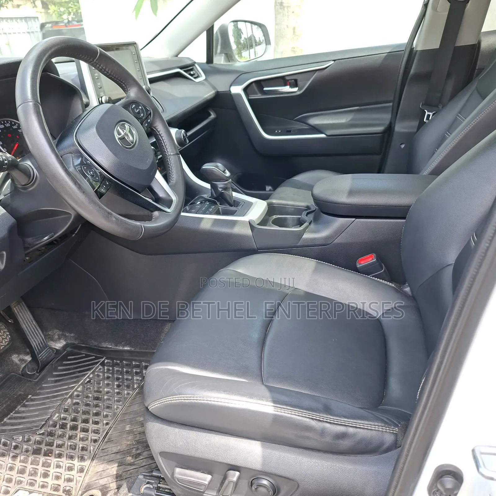 Toyota RAV4 2021 White