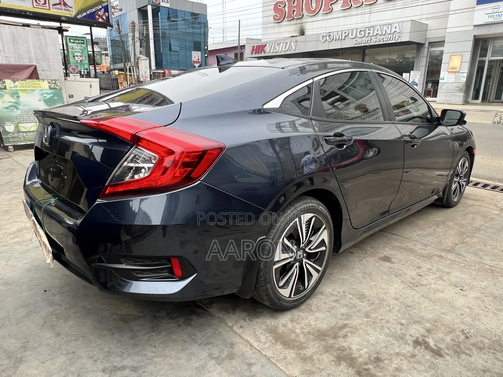 Honda Civic EX Hatchback 2018 Black