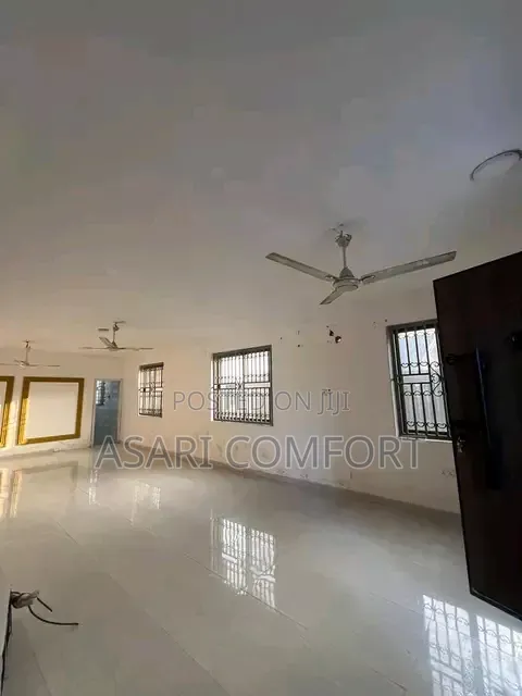 2bdrm Apartment in Cool, Trade Fair for rent