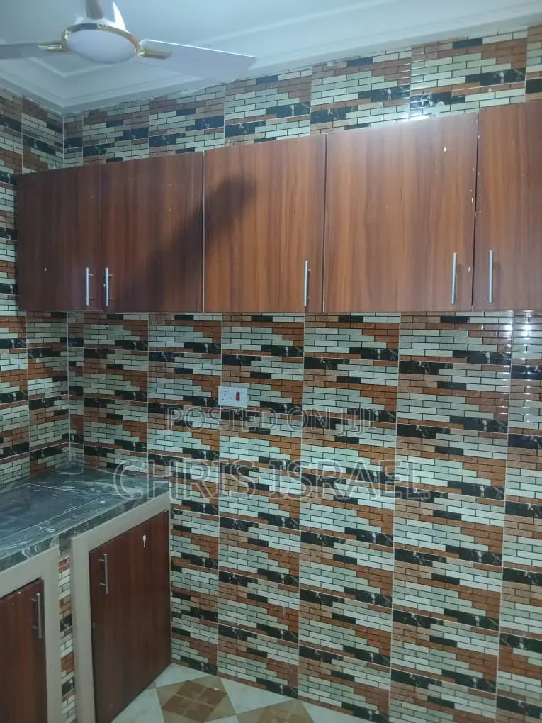 1bdrm Room & Parlour in Oyibi Estate, Valley View Area for rent