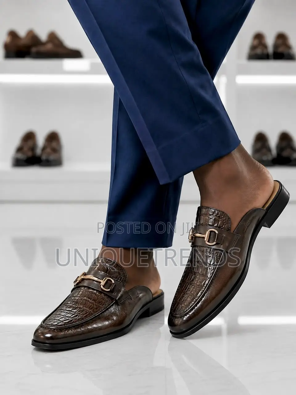 Executive SALVATORE FERRAGAMO Leather Half Shoe (Brown)