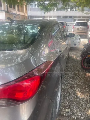 Hyundai Elantra 2012 Brown