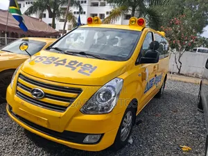 Hyundai Starex 2016 Yellow