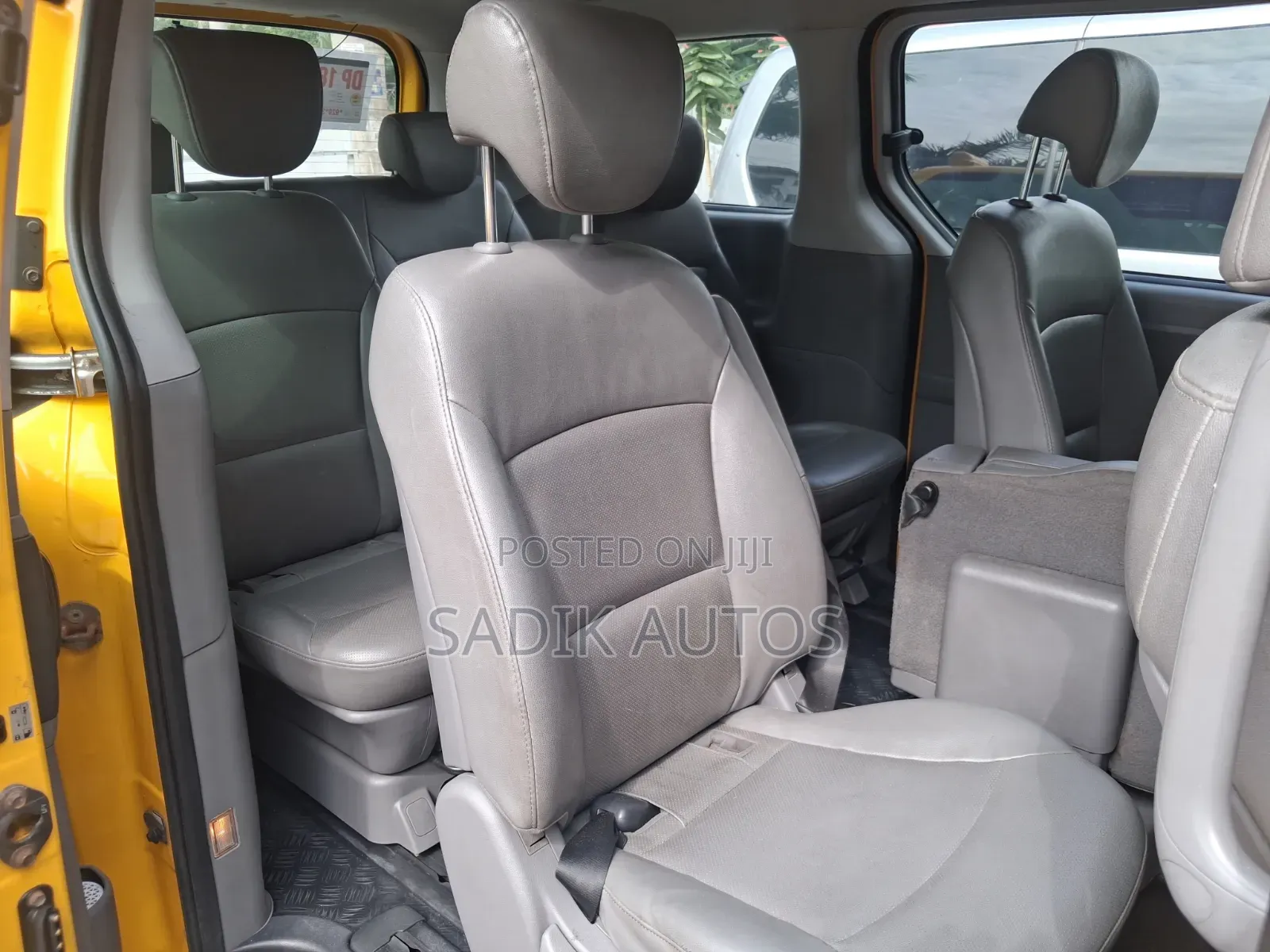 Hyundai Starex 2016 Yellow