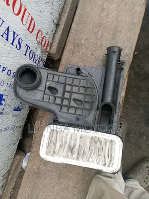 Vitz( 3 Plug ) 2010 Air Cleaner Box