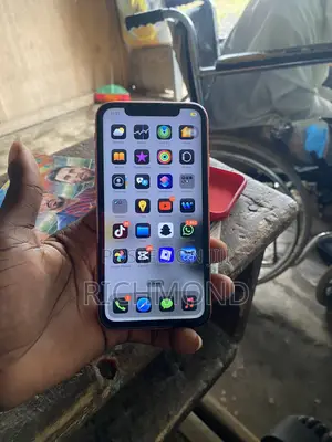 Apple iPhone XR 64 GB