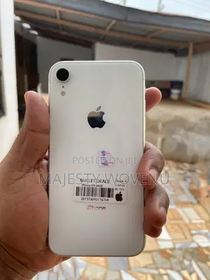 Apple iPhone XR 64 GB White