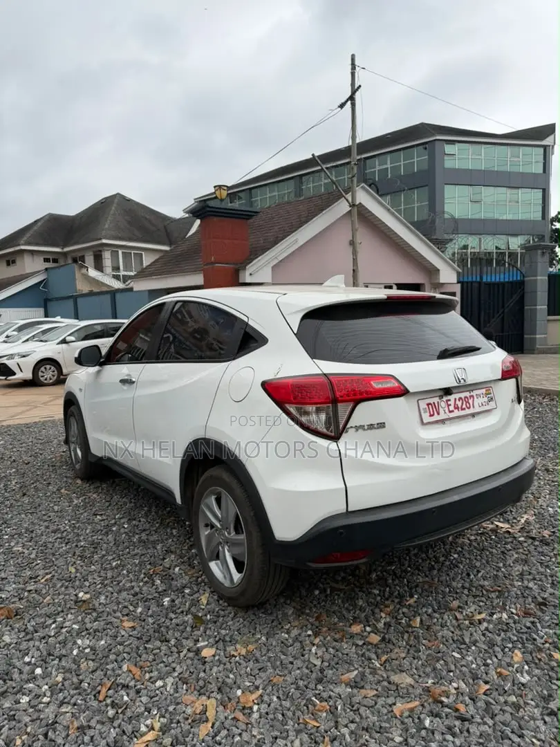Honda Vezel 1.5 2WD 2021 White