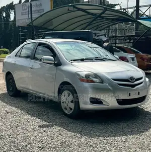 Toyota Yaris Base Sedan 4dr 2011 Silver