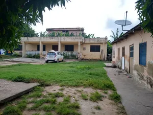 5bdrm House in Official Town, Accra Metropolitan for sale