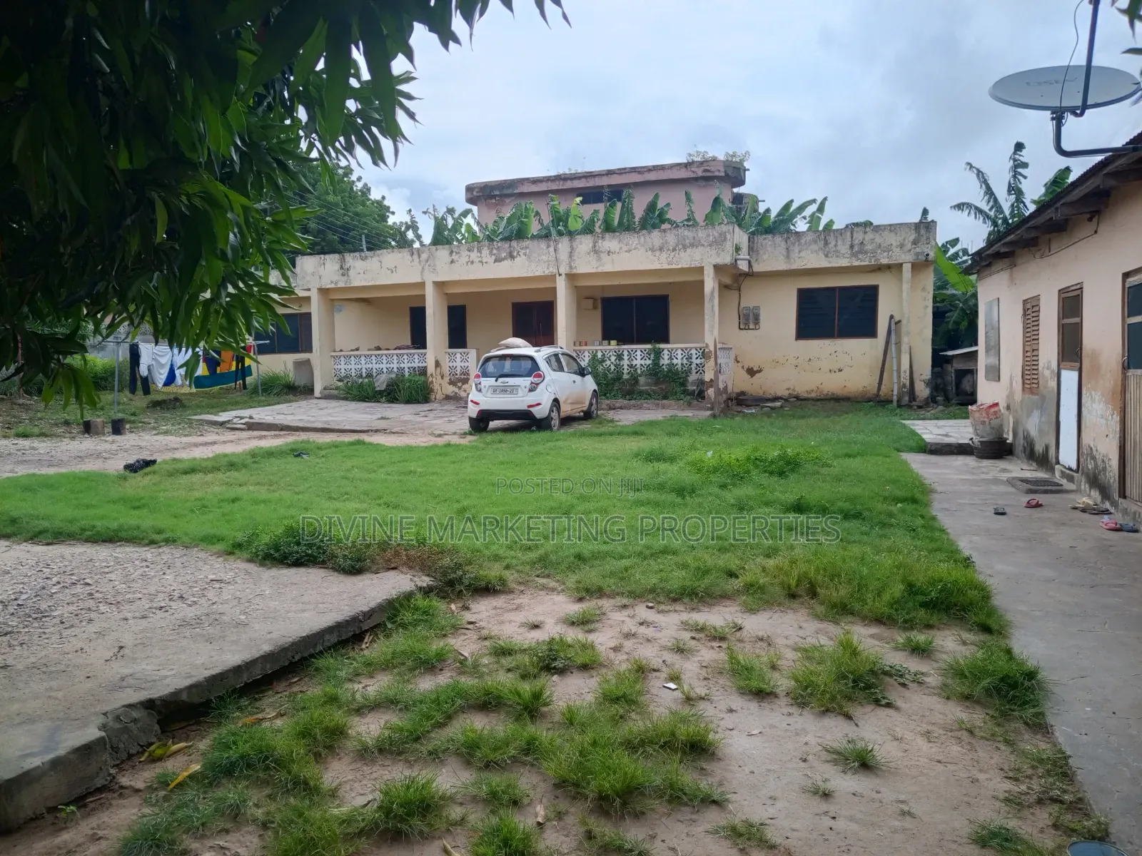 5bdrm House in Official Town, Accra Metropolitan for sale