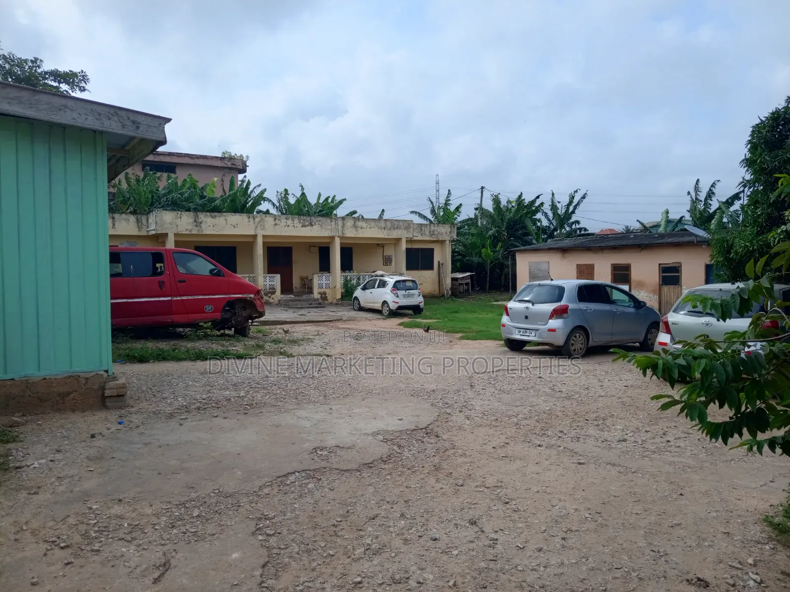 5bdrm House in Official Town, Accra Metropolitan for sale