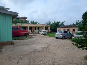 5bdrm House in Official Town, Accra Metropolitan for sale