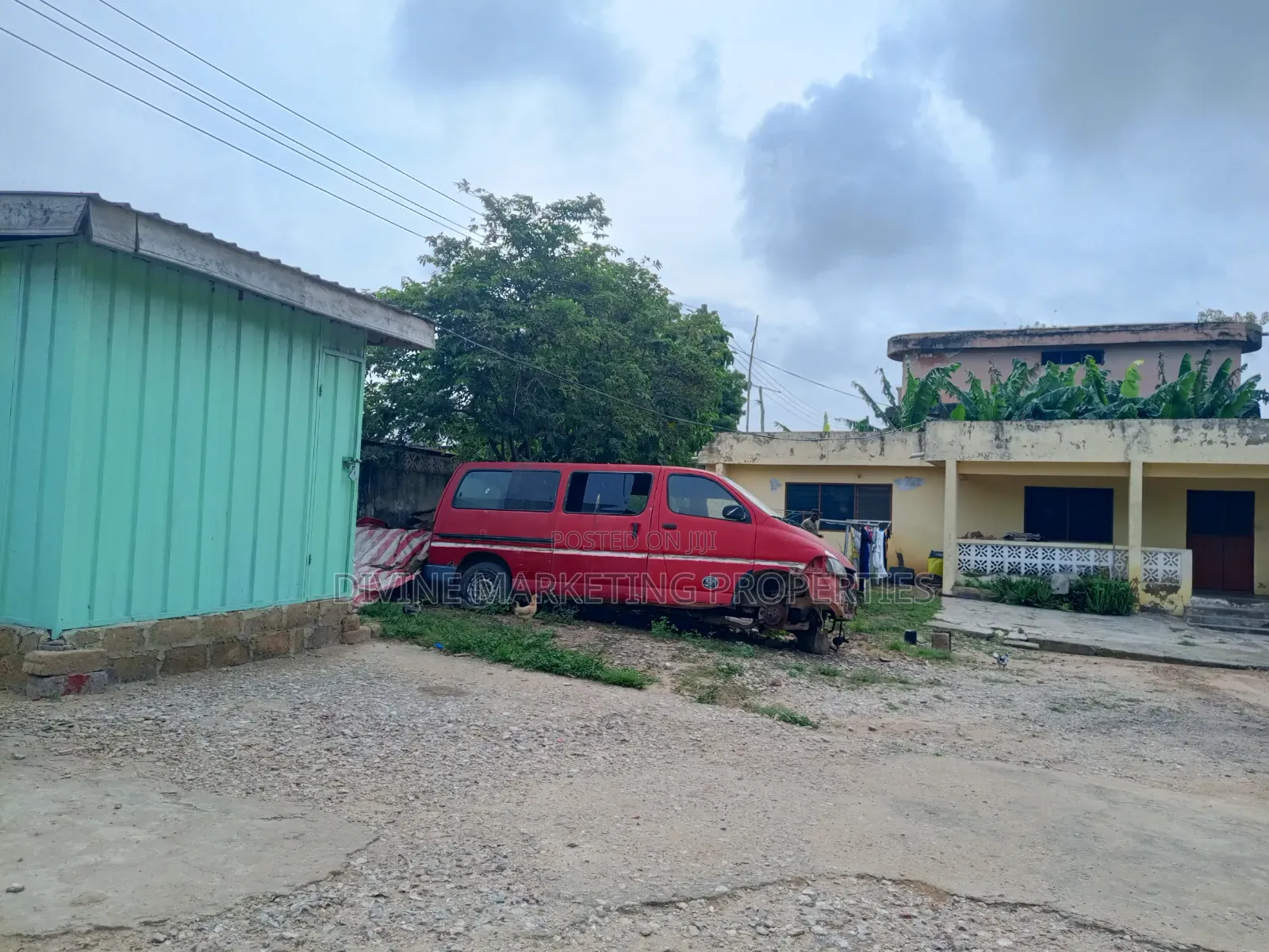 5bdrm House in Official Town, Accra Metropolitan for sale