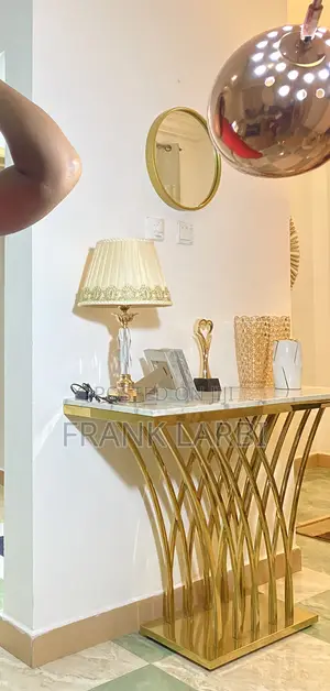 "Luxury Marble Console Table - White Gold"