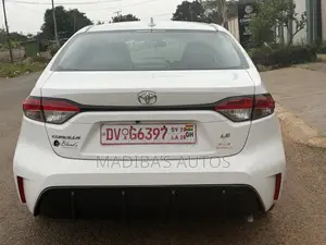 Toyota Corolla LE 2022 White