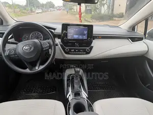 Toyota Corolla LE 2022 White