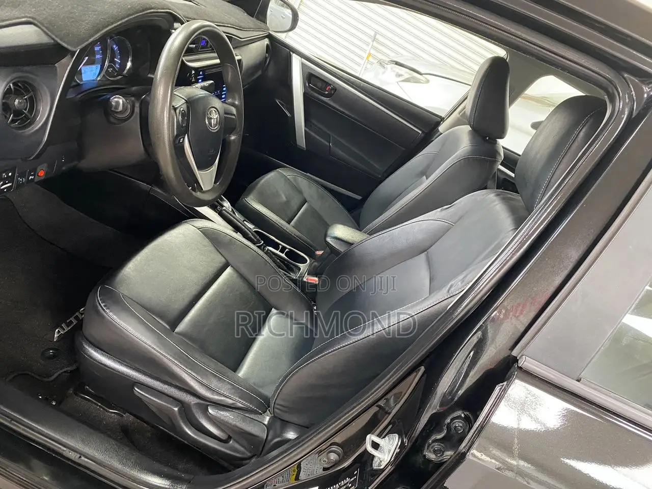 Toyota Corolla SE Special Edition 4dr Sedan (1.8L 4cyl CVT) 2017 Black