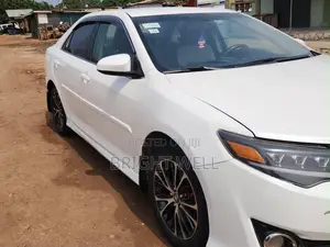 Toyota Camry SE 4dr Sedan (2.5L 4cyl 6A) 2014 White
