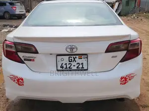 Toyota Camry SE 4dr Sedan (2.5L 4cyl 6A) 2014 White