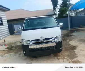 Toyota HiAce 2010 White