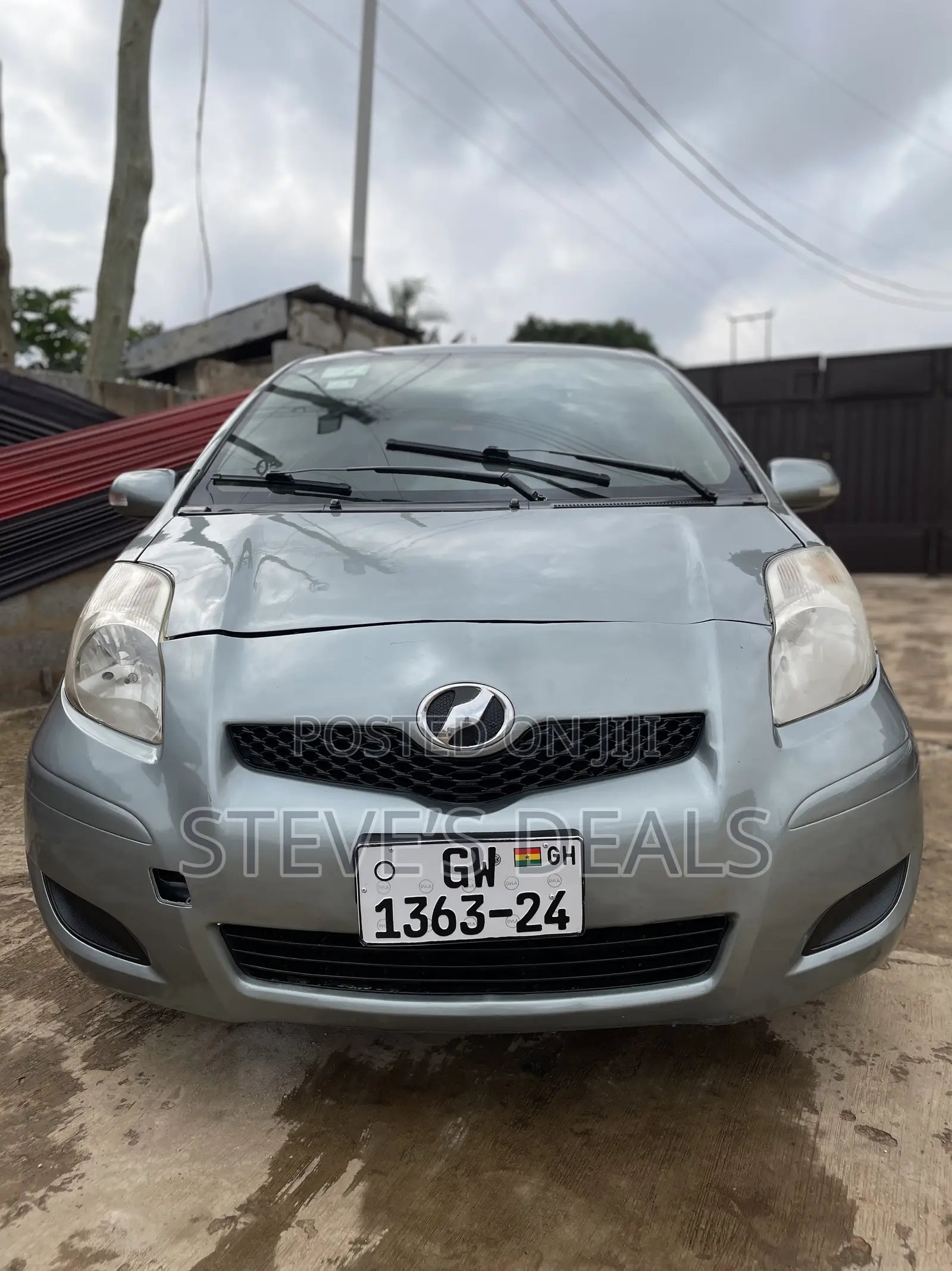 Toyota Vitz 1.3 FWD 5dr 2010 Gray
