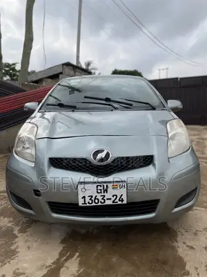 Toyota Vitz 1.3 FWD 5dr 2010 Gray