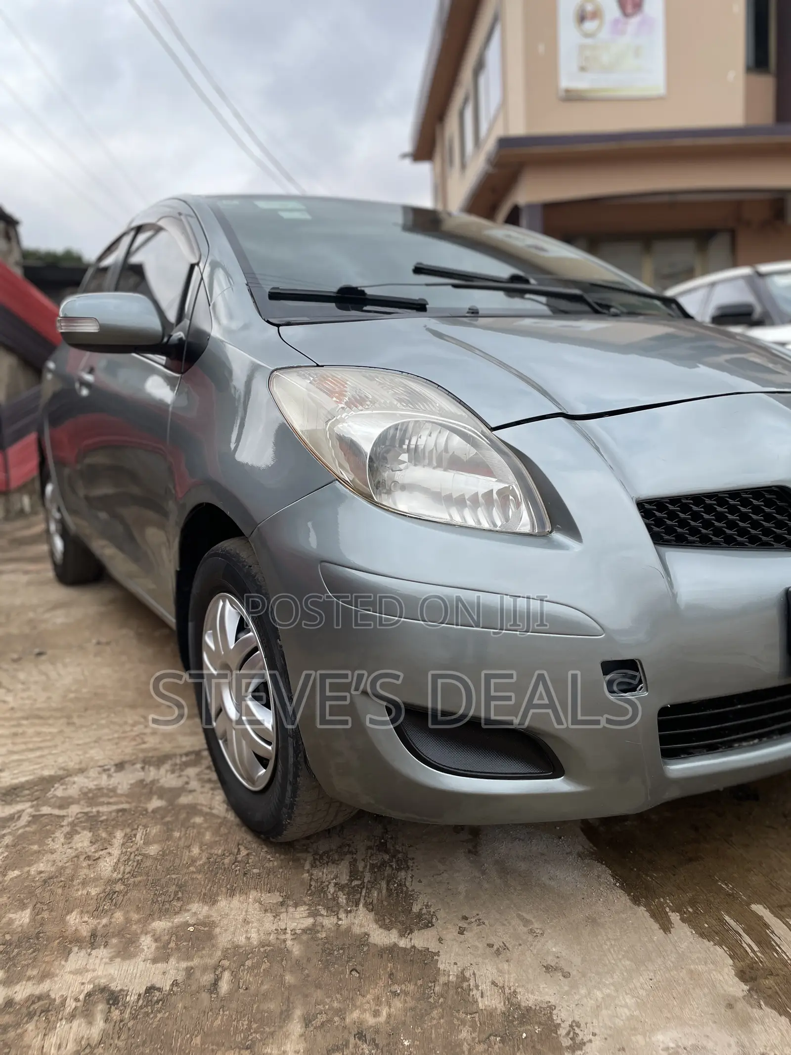 Toyota Vitz 1.3 FWD 5dr 2010 Gray
