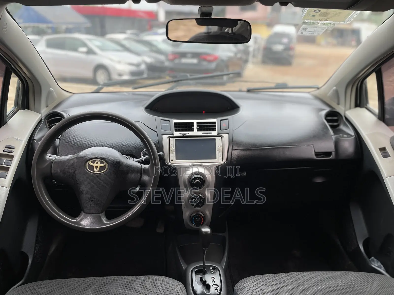 Toyota Vitz 1.3 FWD 5dr 2010 Gray