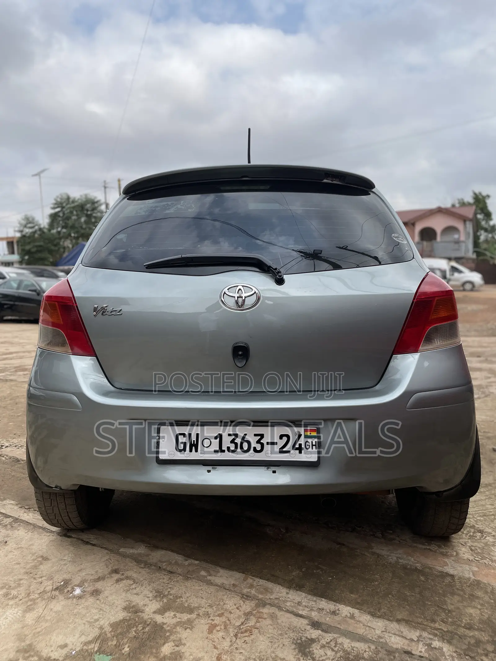 Toyota Vitz 1.3 FWD 5dr 2010 Gray