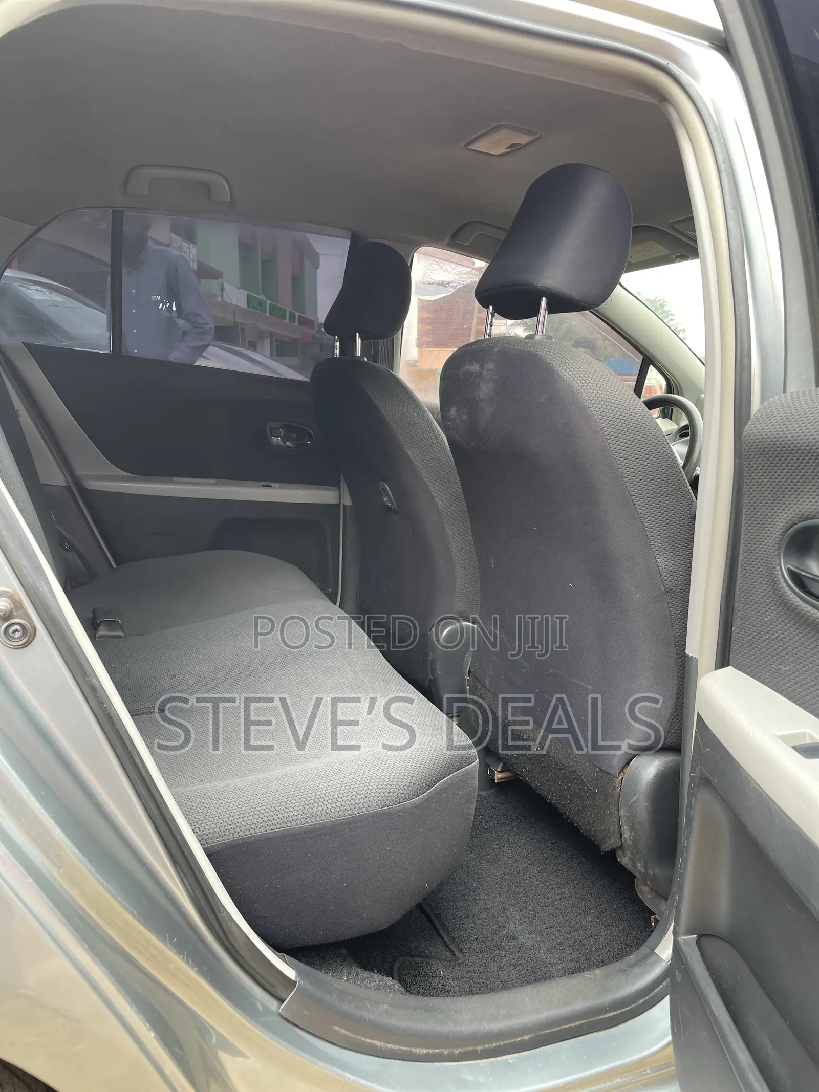 Toyota Vitz 1.3 FWD 5dr 2010 Gray
