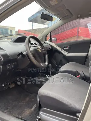 Toyota Vitz 1.3 FWD 5dr 2010 Gray