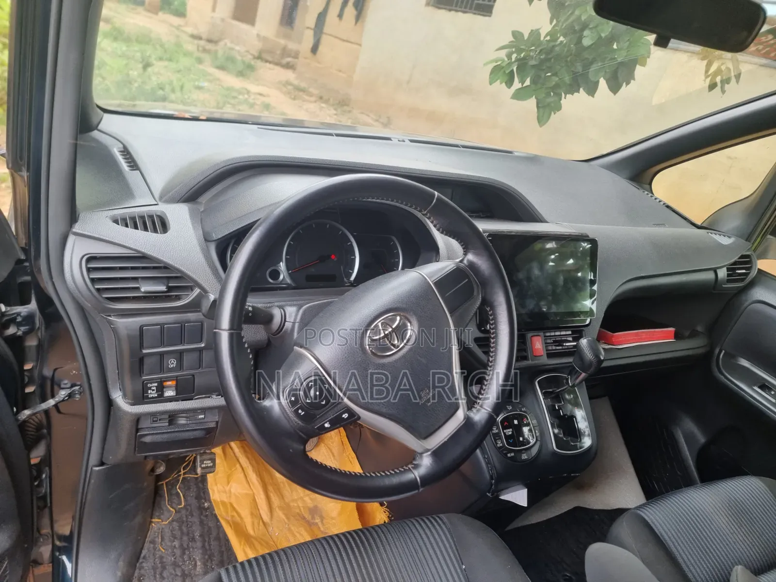 Toyota Voxy 2014 Beige