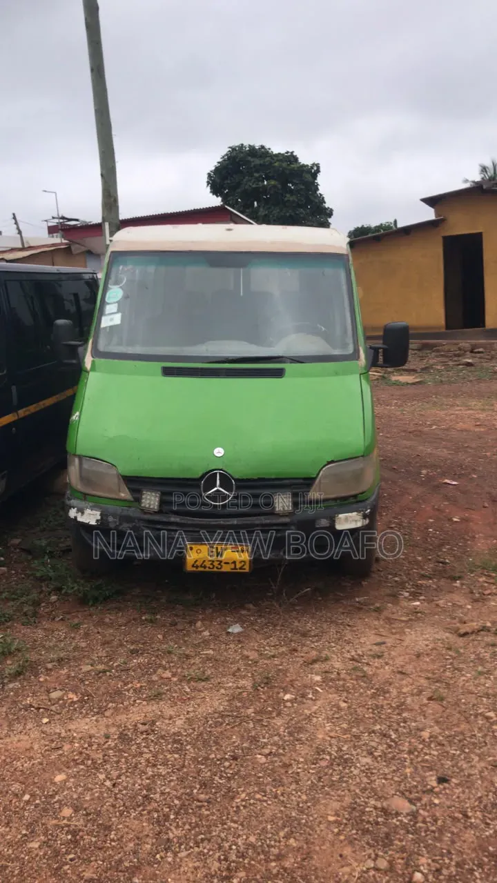 Mercedes-Benz Sprinter 2000 Green