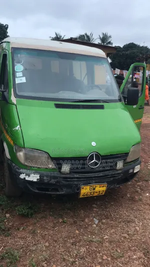 Mercedes-Benz Sprinter 2000 Green