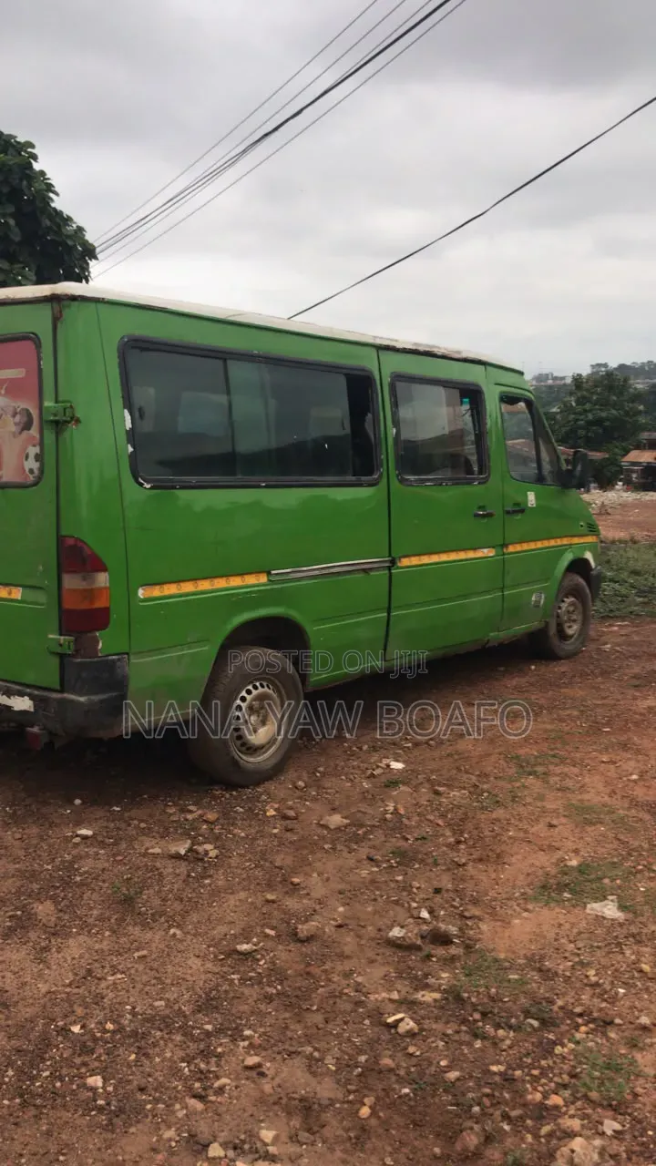Mercedes-Benz Sprinter 2000 Green