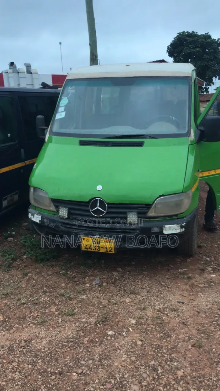 Mercedes-Benz Sprinter 2000 Green