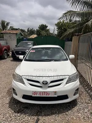 Toyota Corolla LE 4dr Sedan (1.8L 4cyl 4A) 2012 White