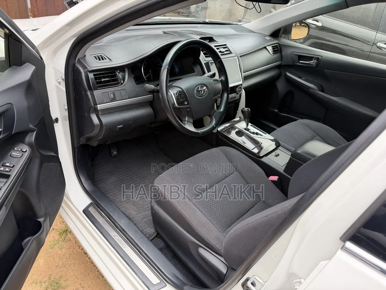 Toyota Camry LE 4dr Sedan (2.5L 4cyl 6A) 2013 White