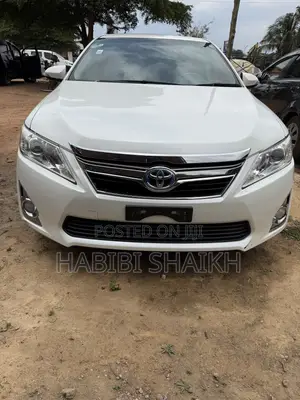 Toyota Camry LE 4dr Sedan (2.5L 4cyl 6A) 2013 White