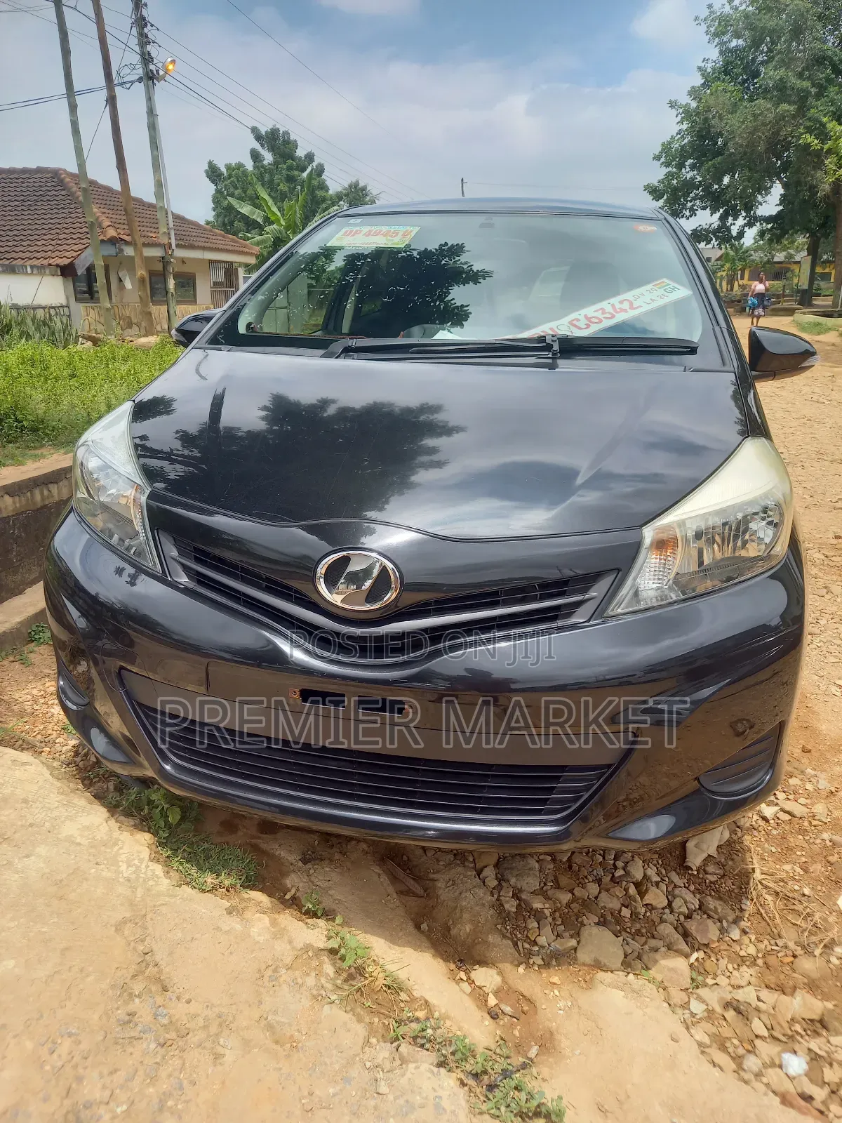 Toyota Vitz 1.3 FWD 5dr 2012 Black