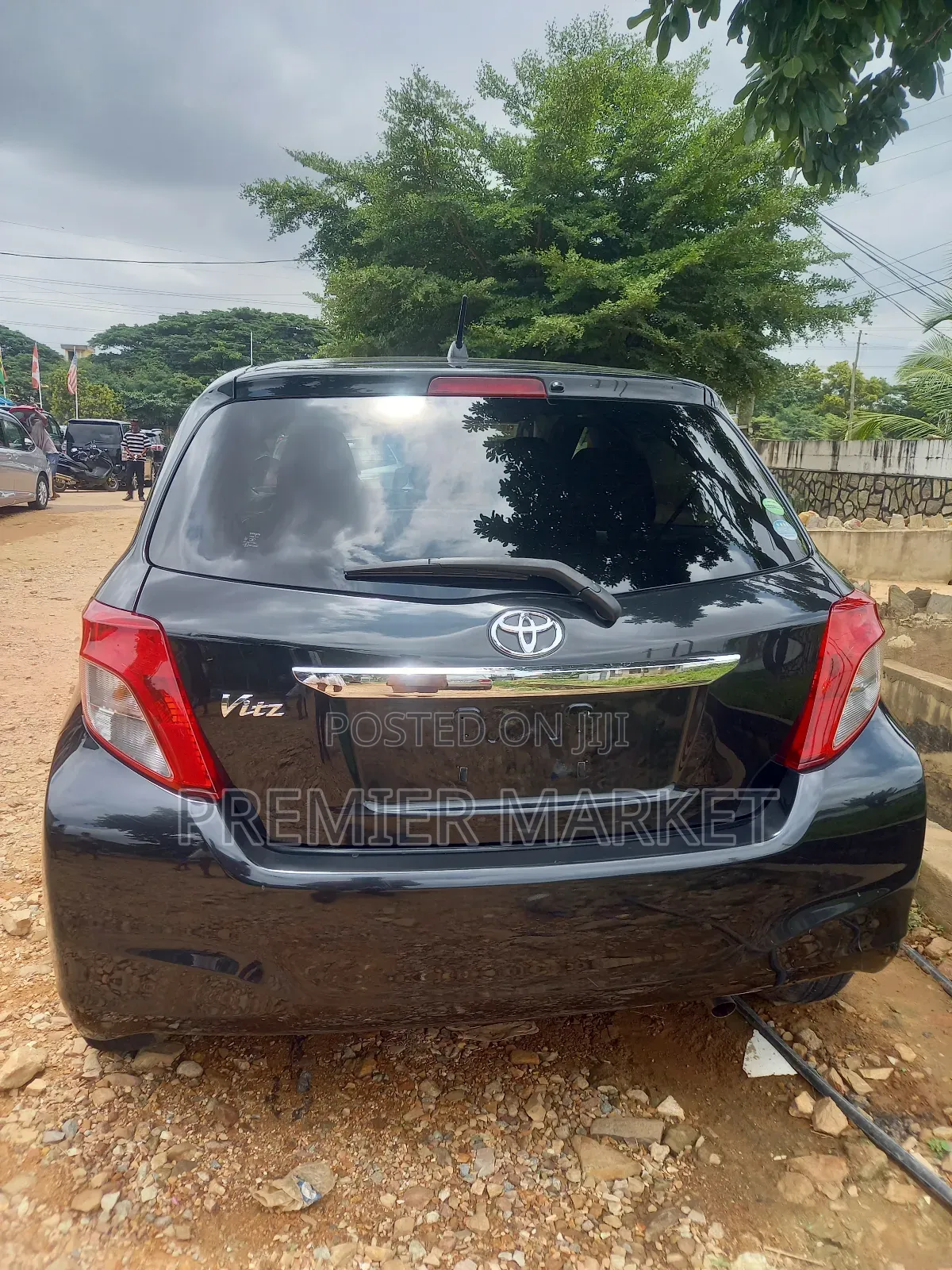 Toyota Vitz 1.3 FWD 5dr 2012 Black