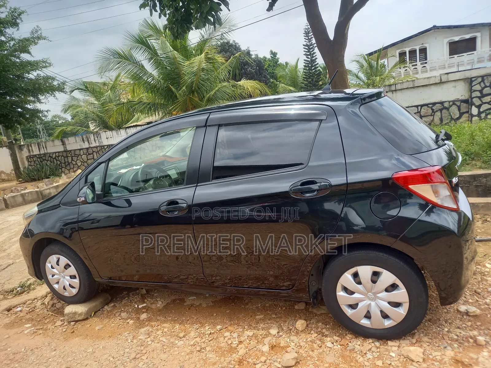 Toyota Vitz 1.3 FWD 5dr 2012 Black