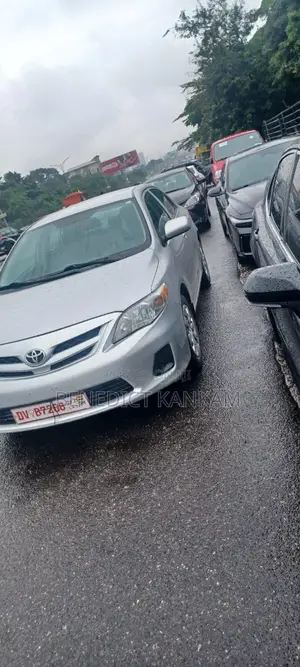 Toyota Corolla LE 4dr Sedan (1.8L 4cyl 4A) 2013 Silver