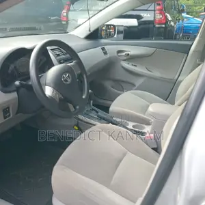Toyota Corolla LE 4dr Sedan (1.8L 4cyl 4A) 2013 Silver