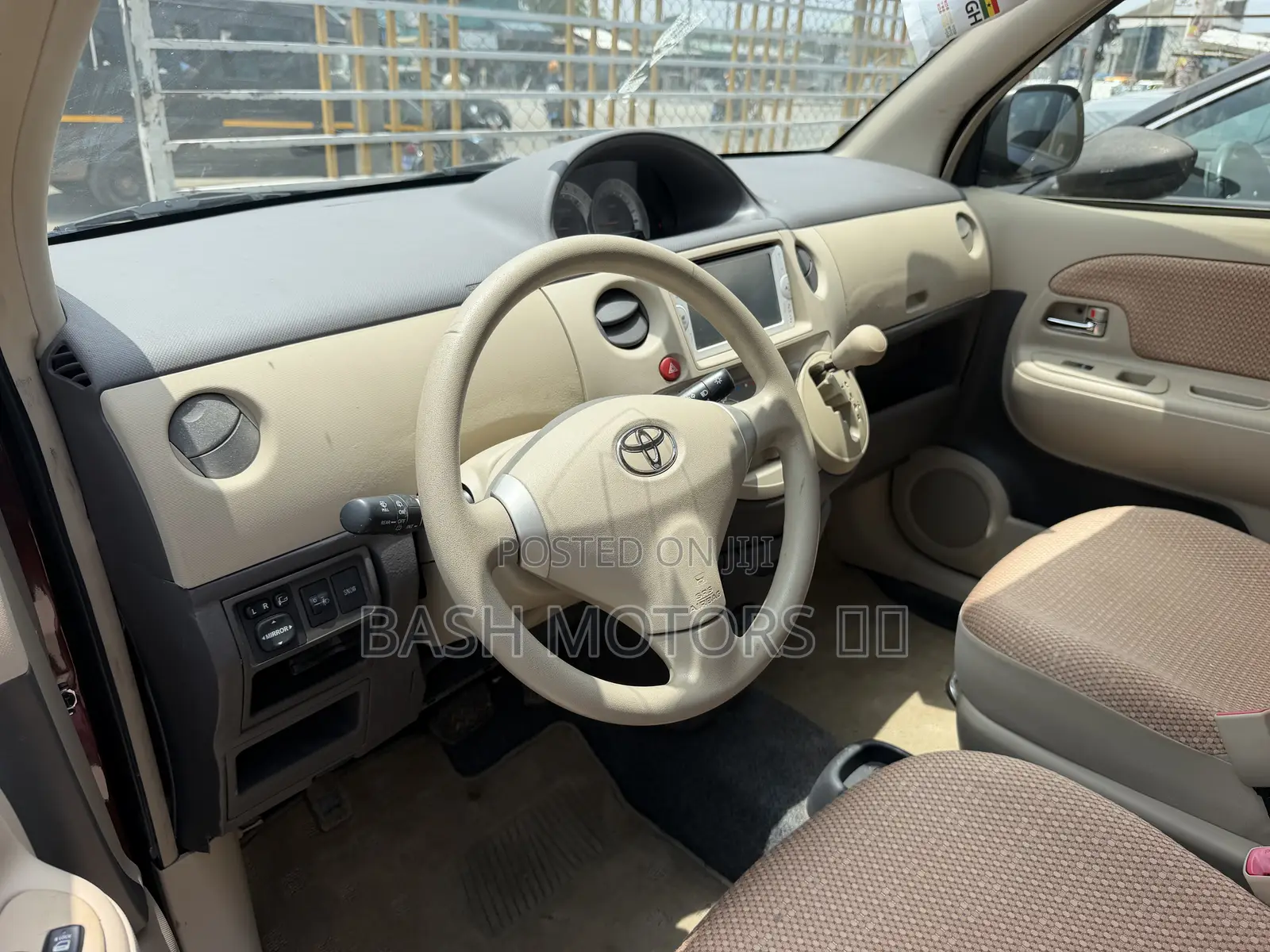 Toyota Sienta 1.5 AWD 2013 Brown